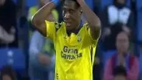 陈浩民携全家六口迪士尼欢乐游 娇妻年轻却育有四娃